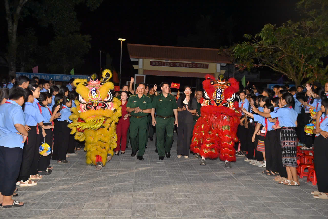 Rộn ràng “Biên cương - đêm hội trăng rằm” dành cho thiếu nhi khu vực biên giới