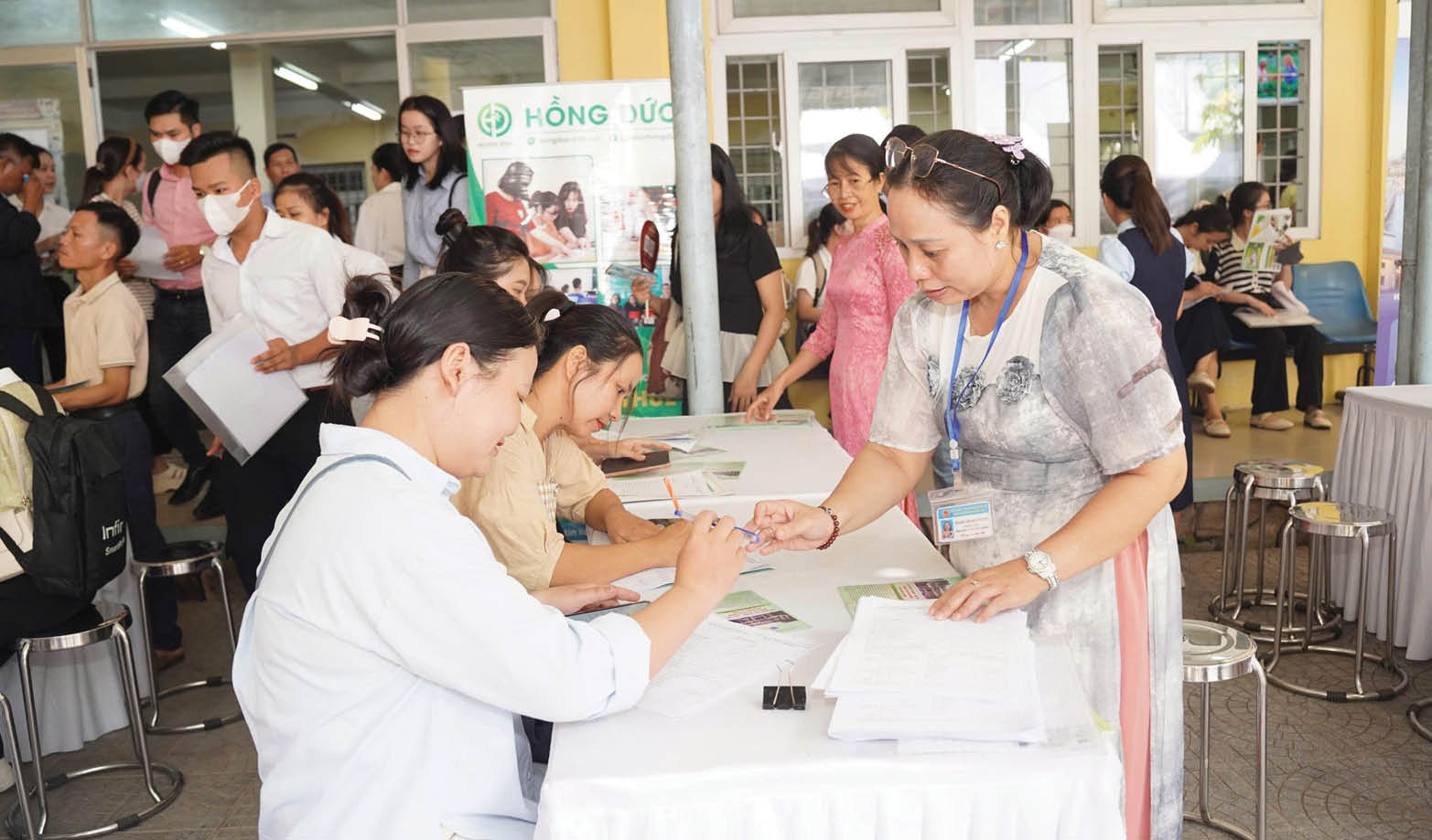 Sôi động thị trường lao động