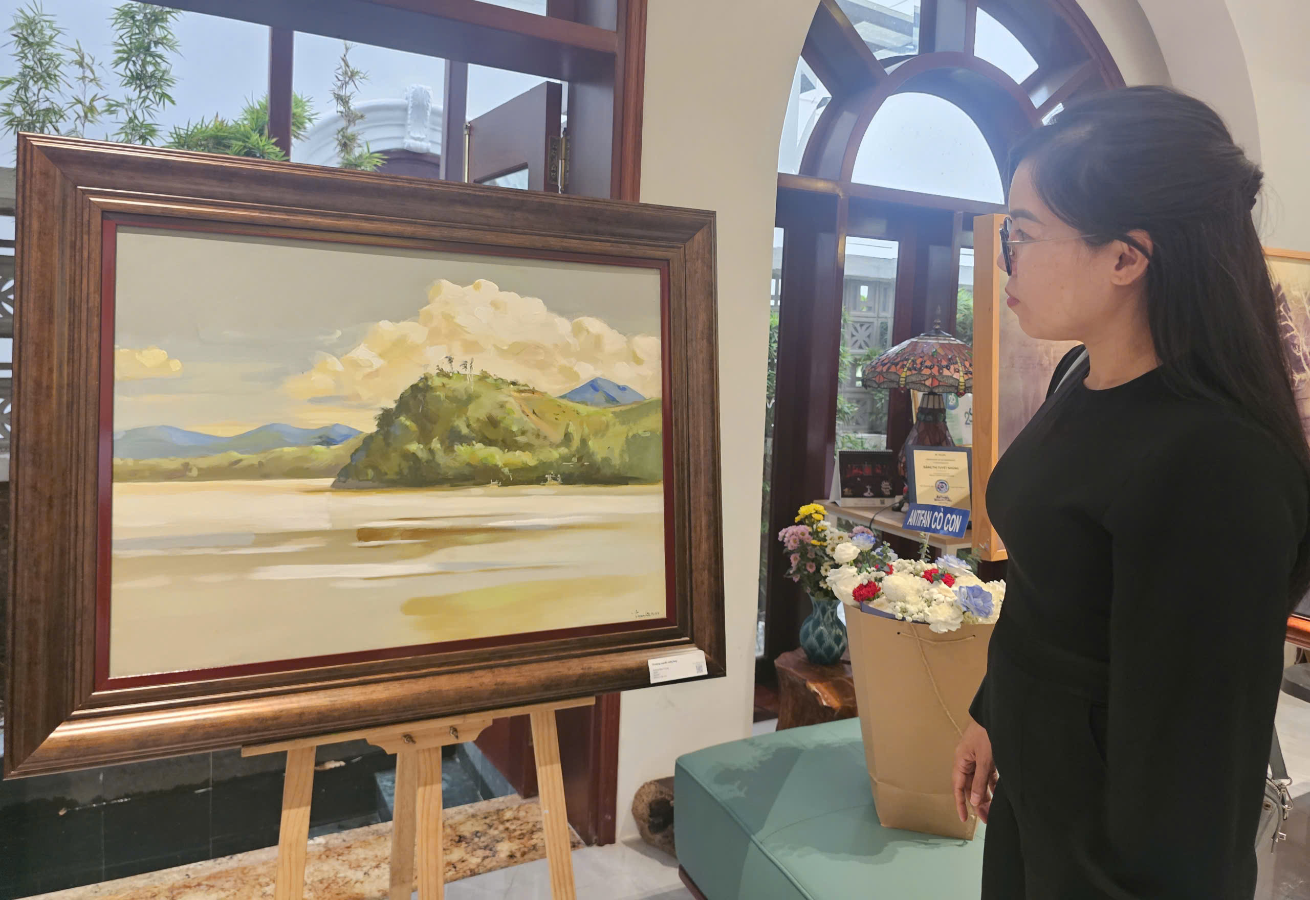 Họa sĩ Huế “rong chơi” cùng trăng gió