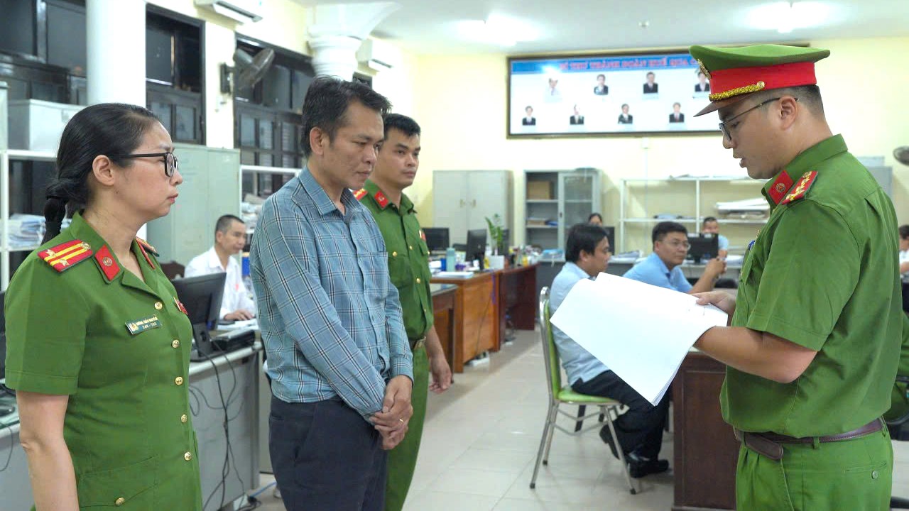 Khởi tố hai cán bộ UBND phường Thuận Hóa về hành vi nhận hối lộ