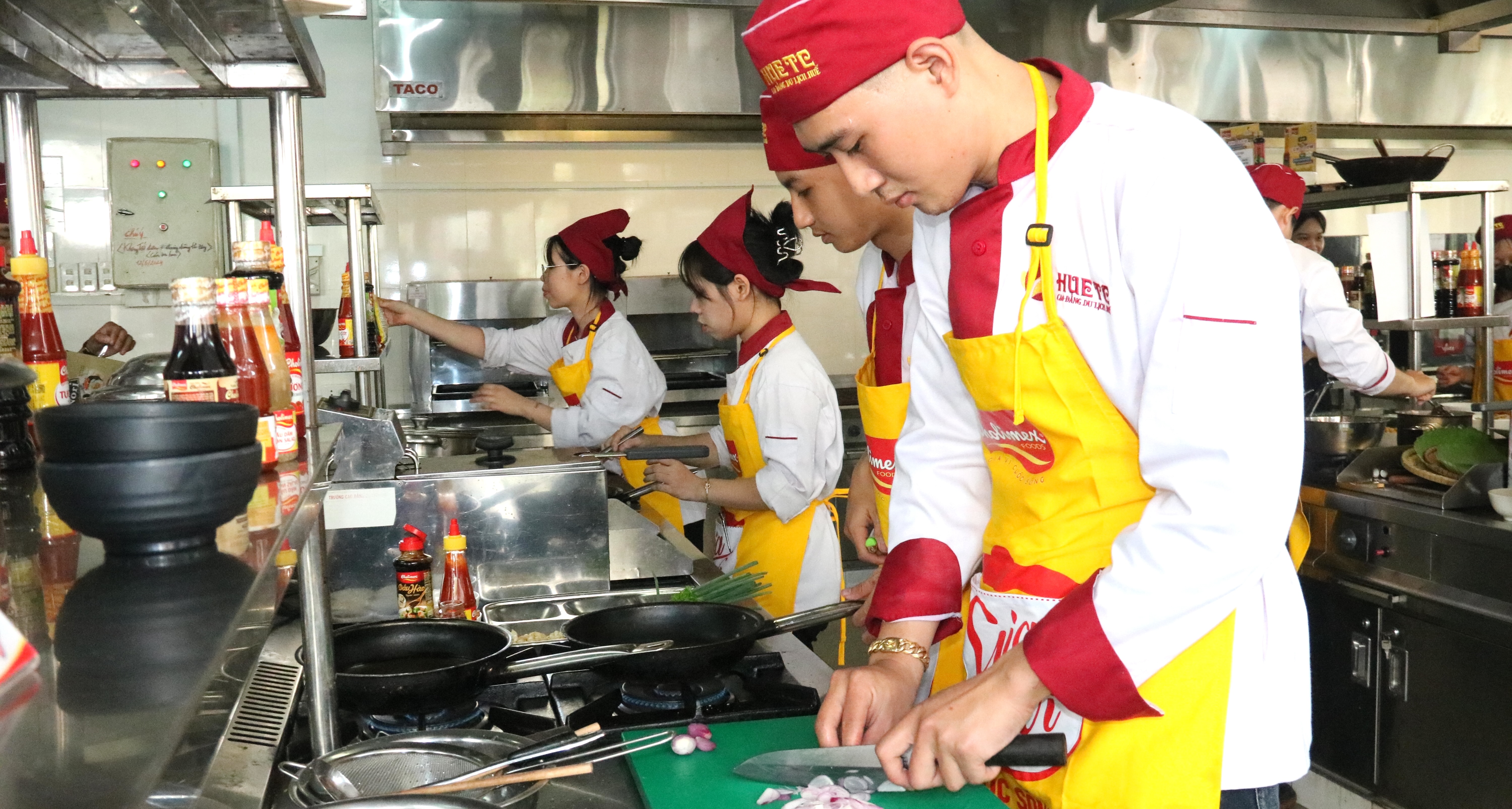 25 đội thi tranh tài cuộc thi tìm kiếm sứ giả ẩm thực xứ Huế