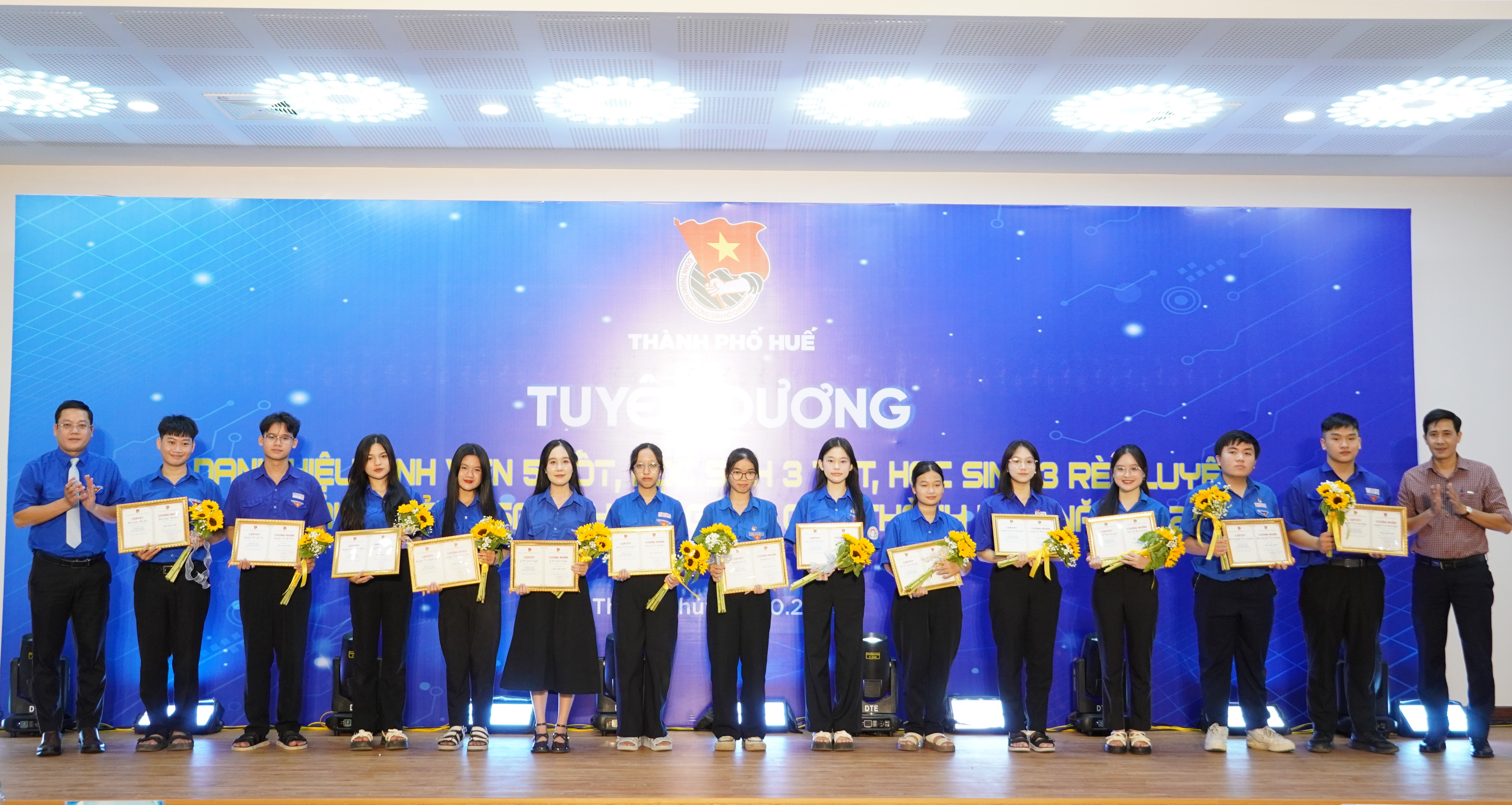 Hơn 60 học sinh, sinh viên được tuyên dương vì thành tích xuất sắc trong học tập, rèn luyện