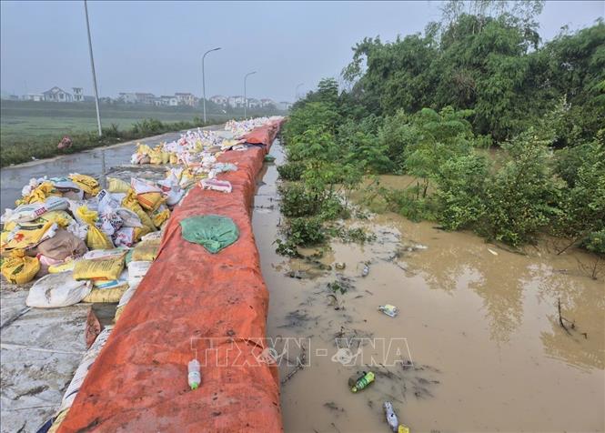 Mưa lũ lớn sau bão số 11 làm ảnh hưởng 59 sự cố đê