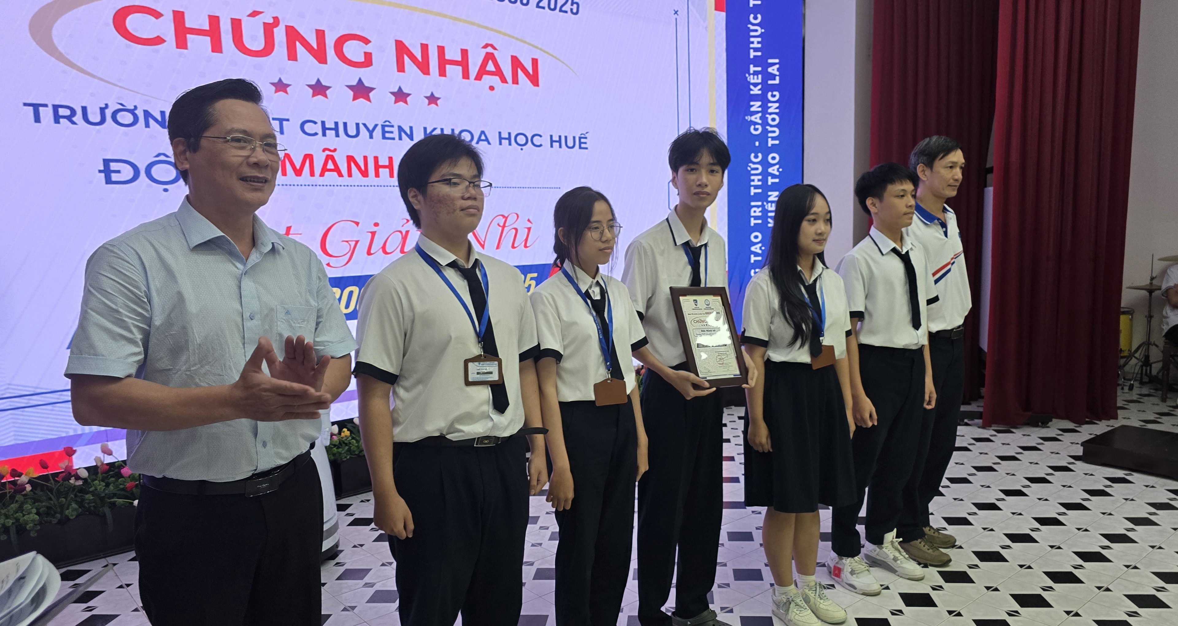 Trao giải cuộc thi Robocon HUSC 2025 và ra mắt Trung tâm STEAM AI