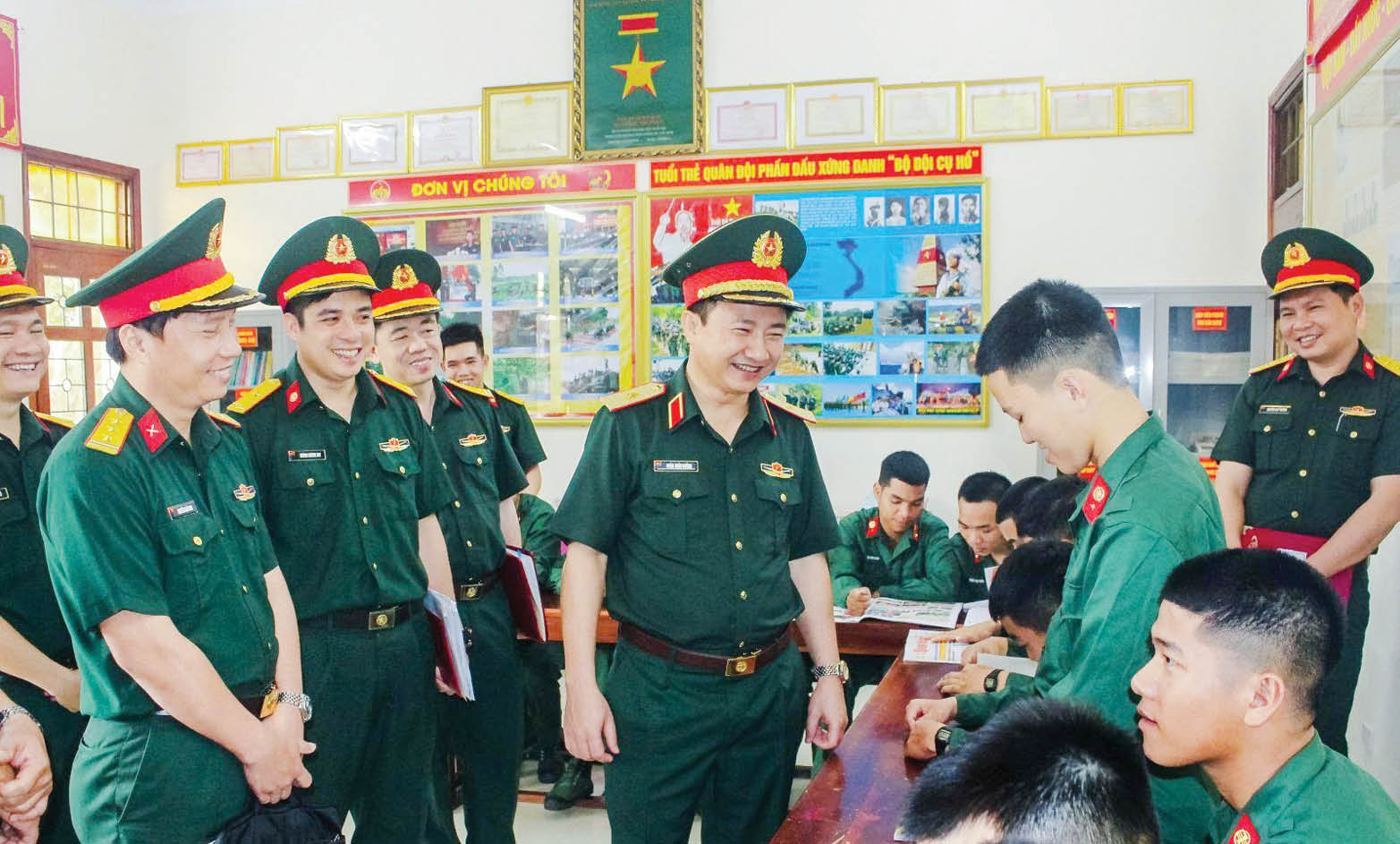 Giương cao ngọn cờ của Đảng, hoàn thành xuất sắc nhiệm vụ