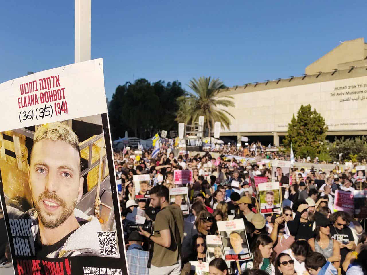 Hamas và Israel bắt đầu trao đổi tù nhân và con tin