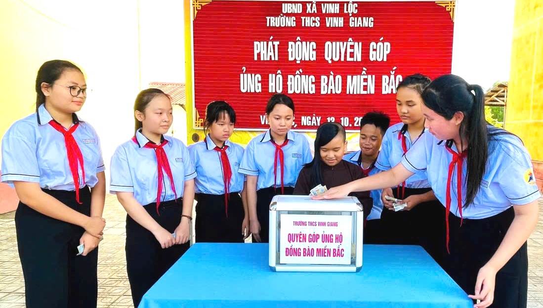 Các trường học ủng hộ đồng bào miền Bắc bị thiệt hại do lũ lụt