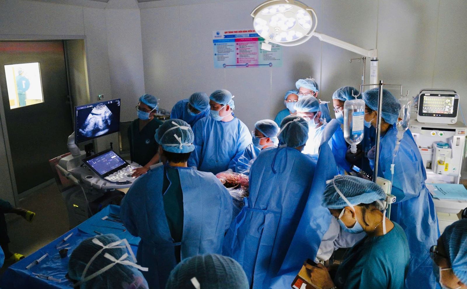 Bác sĩ Việt Nam lập kỷ lục mới với ca thông tim bào thai lần thứ 11