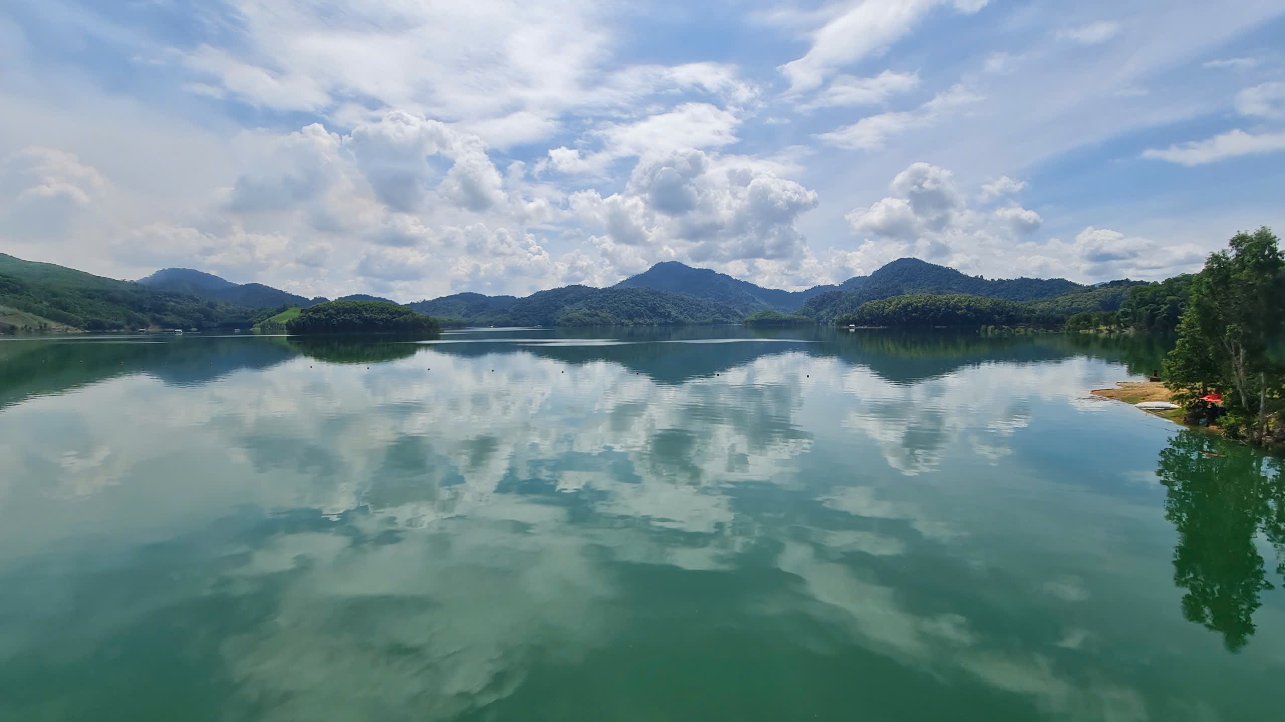 Xuất hiện đợt lũ, hồ đập vận hành an toàn