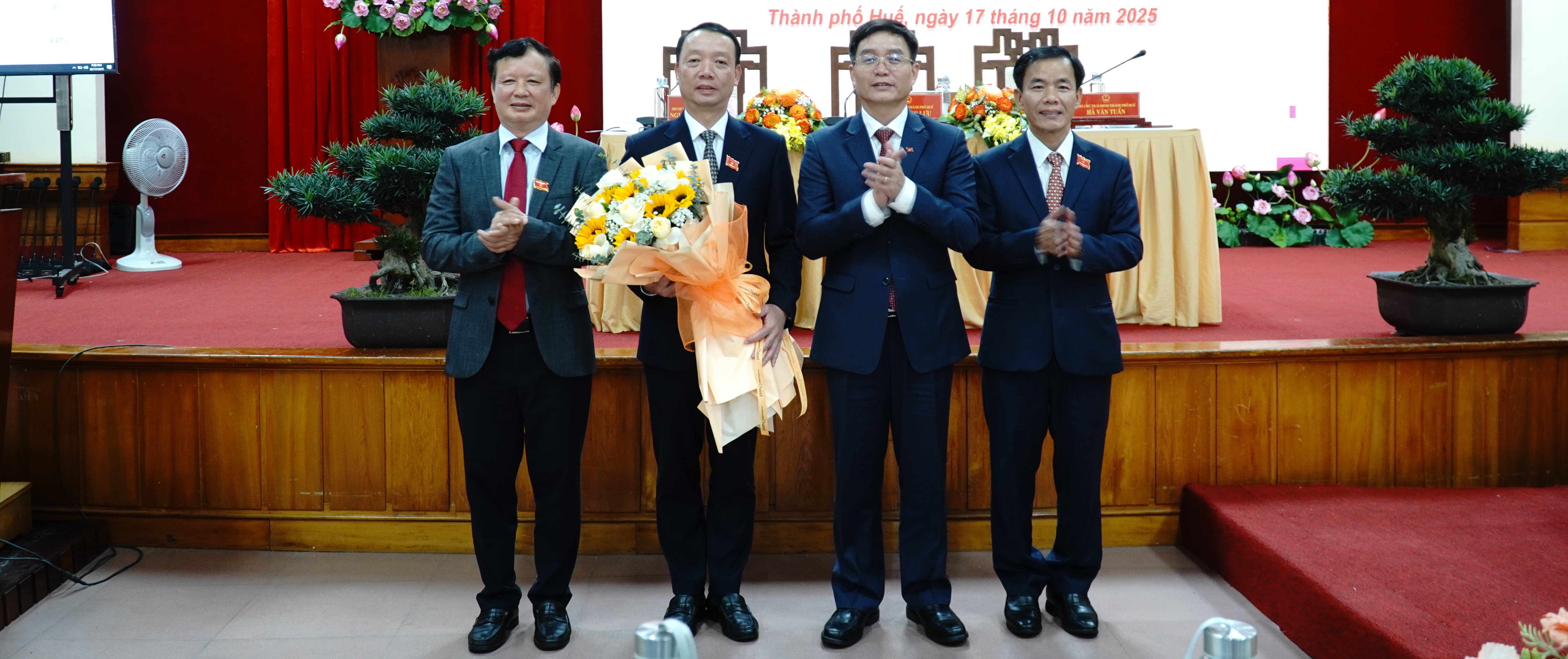 Đồng chí Phan Thiên Định được bầu giữ chức Chủ tịch UBND thành phố Huế