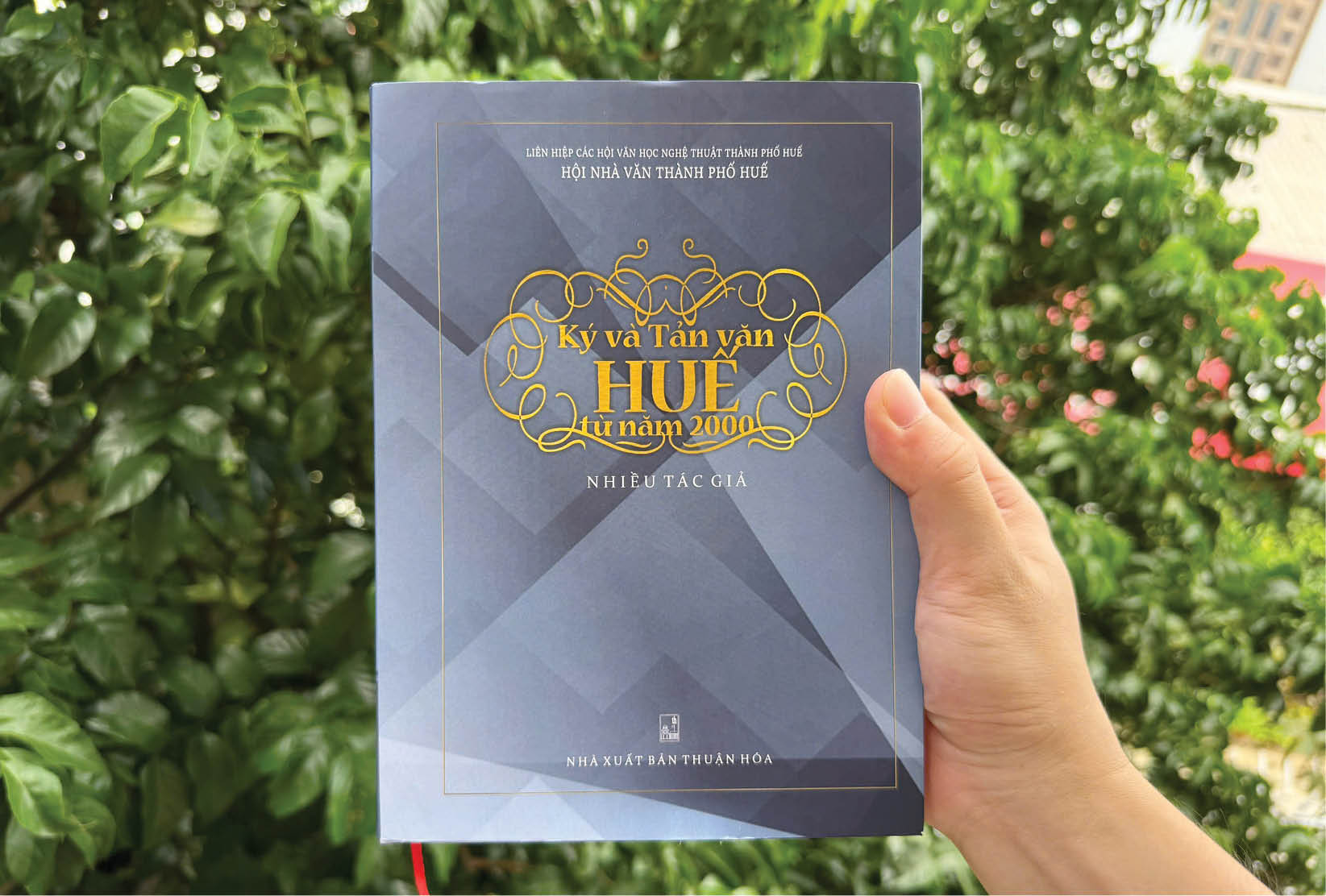 Trầm tích văn chương Huế trong thể ký đầu thế kỷ XXI