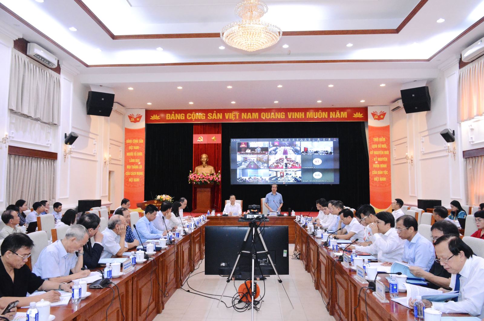 Từ năm học 2026 - 2027 triển khai một bộ sách giáo khoa dùng chung