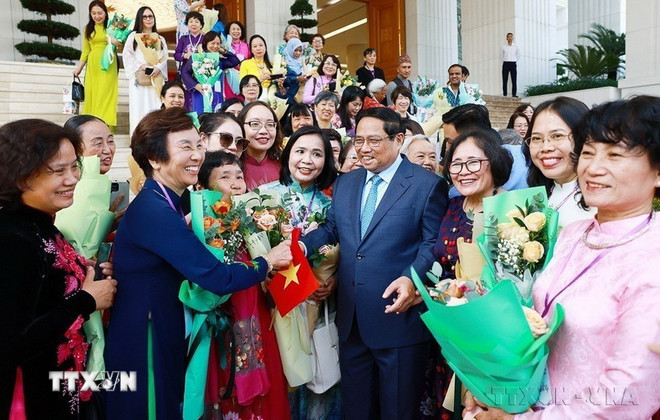 Phụ nữ Việt Nam Từ truyền thống anh hùng đến khát vọng cống hiến