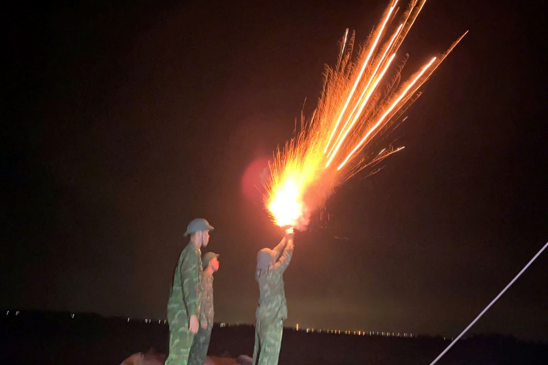 Hơn 1 000 tàu cá vào bờ trú bão