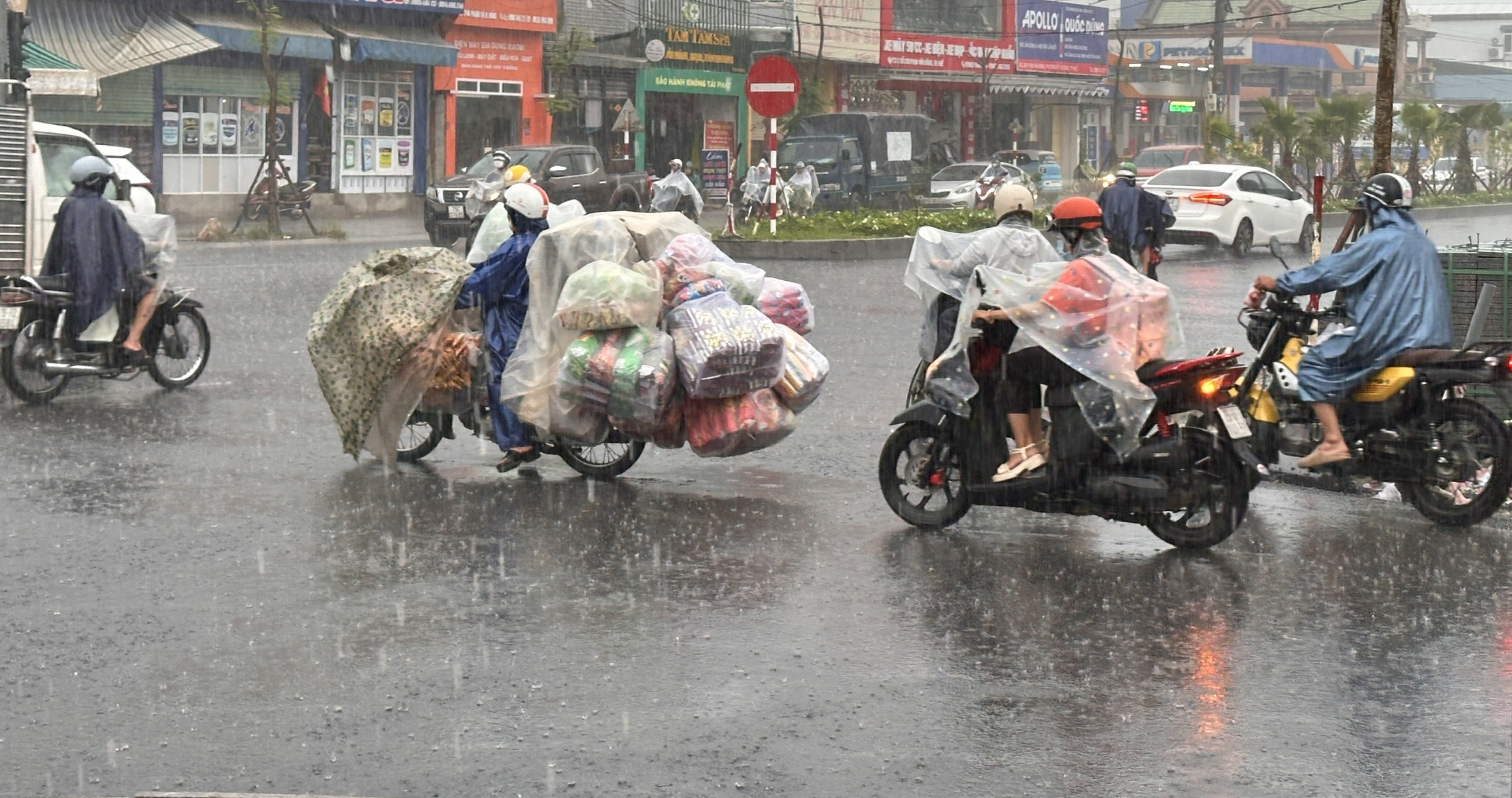 Dự báo từ trưa nay 21 10 đến trưa 23 10, TP Huế có mưa to và rất to