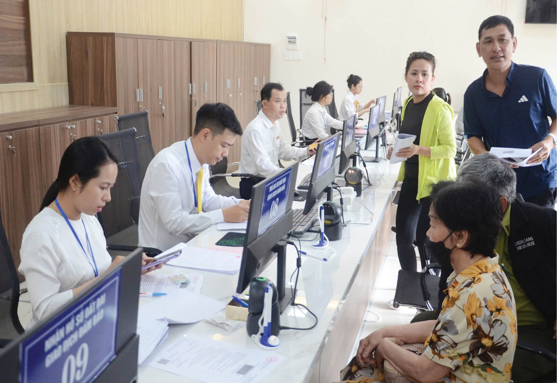 Viên chức Không thể “bình chân” trong bộ máy suốt đời