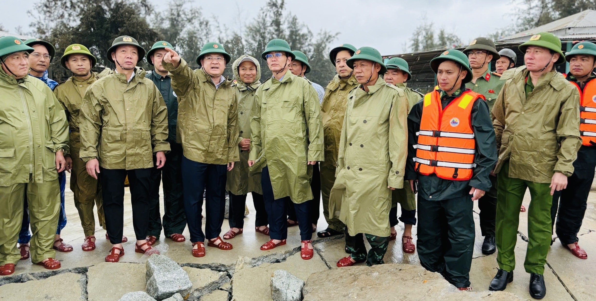 UVTW Đảng, Bí thư Thành ủy Nguyễn Đình Trung kiểm tra, chỉ đạo công tác ứng phó bão số 12