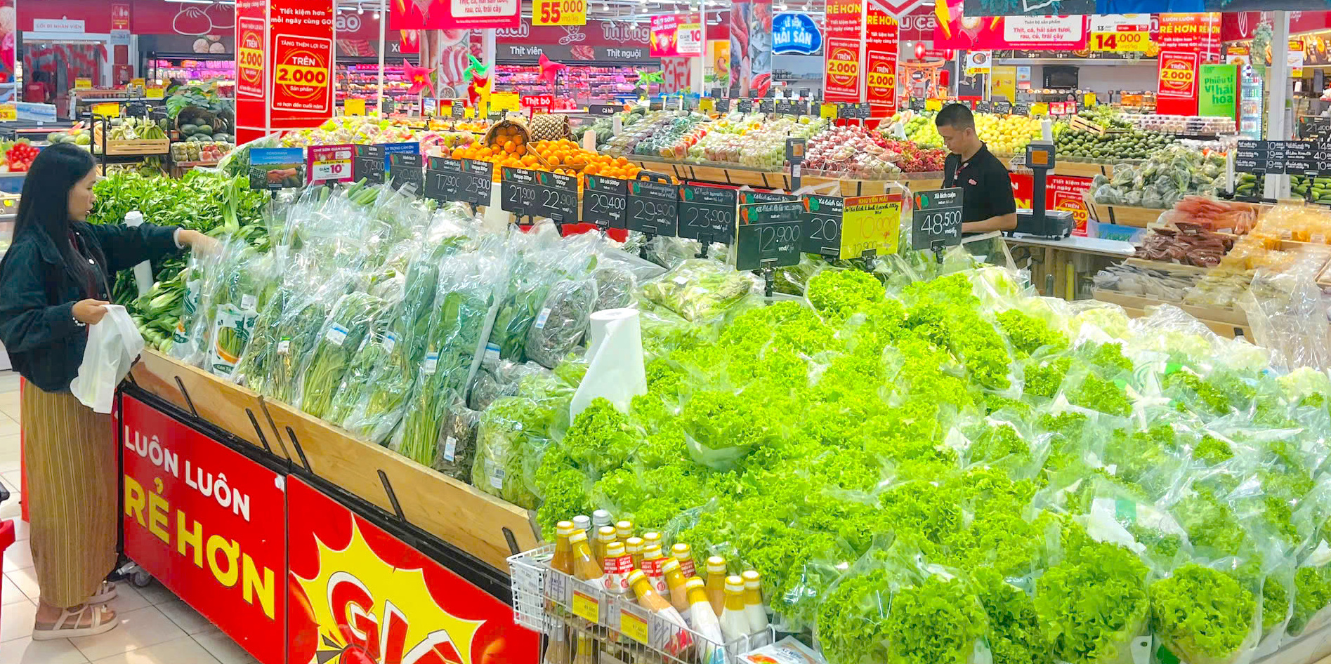 Chợ thưa khách, giá cả ổn định