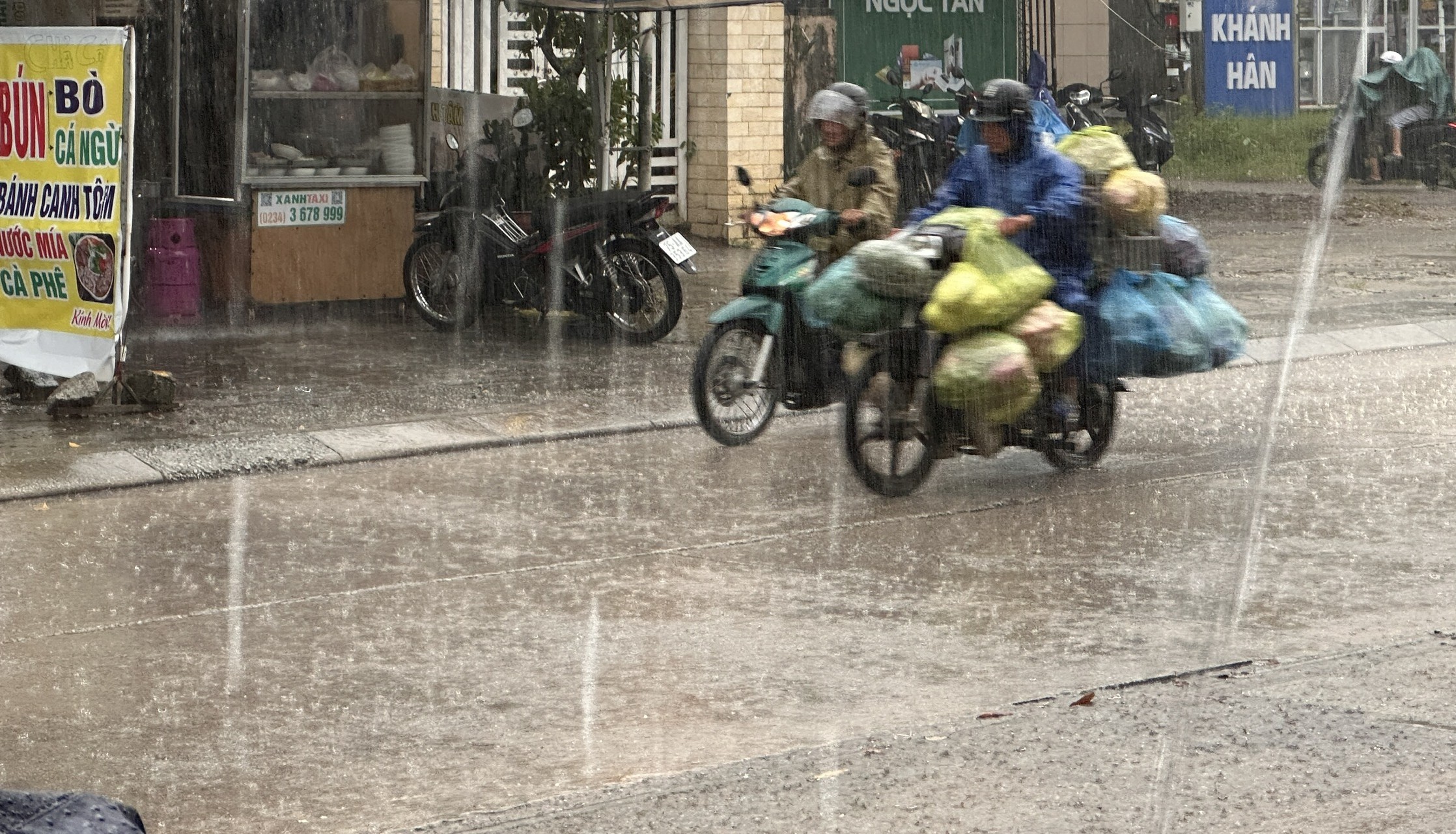 Vùng trung du, trung tâm thành phố và đồng bằng ven biển tiếp tục đón mưa lớn
