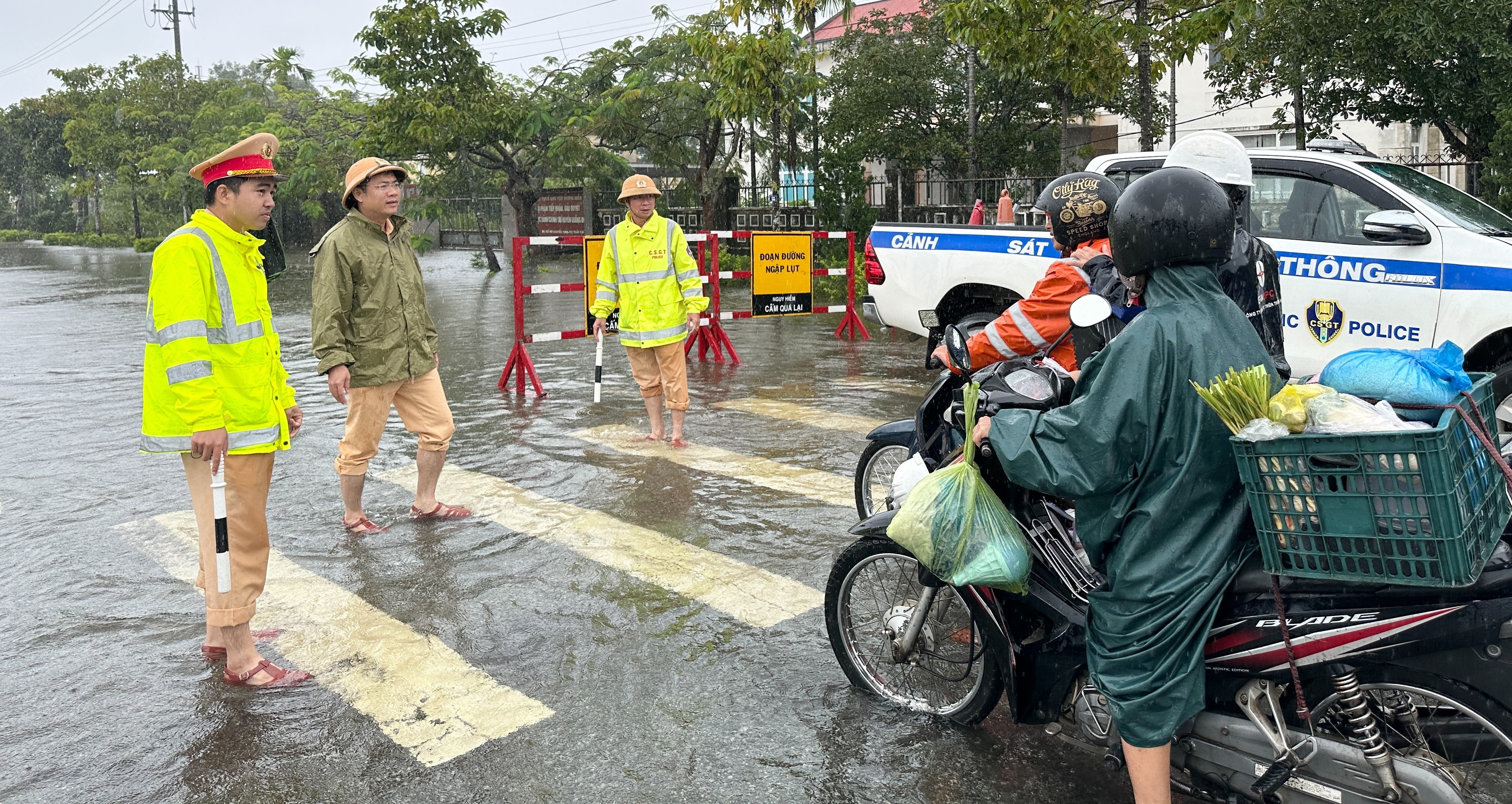 Chốt chặn, điều tiết giao thông trên các tuyến đường nguy hiểm