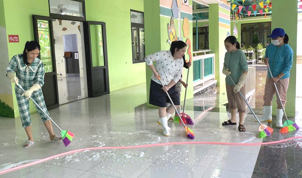 Vệ sinh trường lớp, sẵn sàng đón học sinh trở lại trường