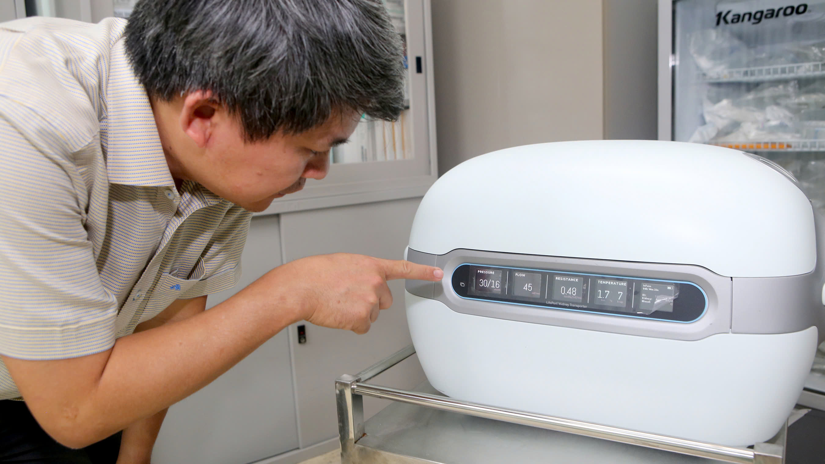 Bệnh viện Trung ương Huế tiên phong ứng dụng công nghệ bảo quản thận bằng máy LifePort