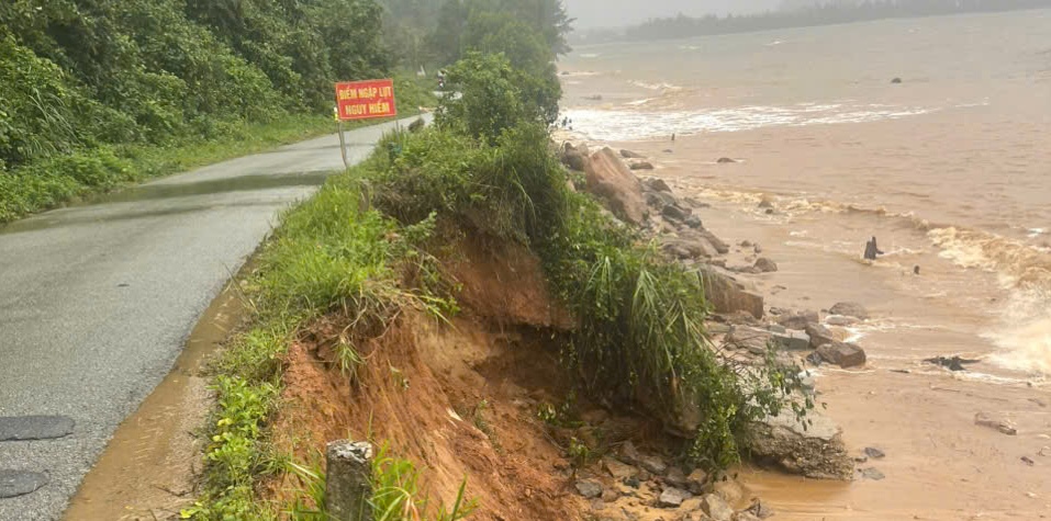 Công bố tình huống khẩn cấp thiên tai để khắc phục thiệt hại sạt lở bờ biển đoạn qua thôn Tân An Hải