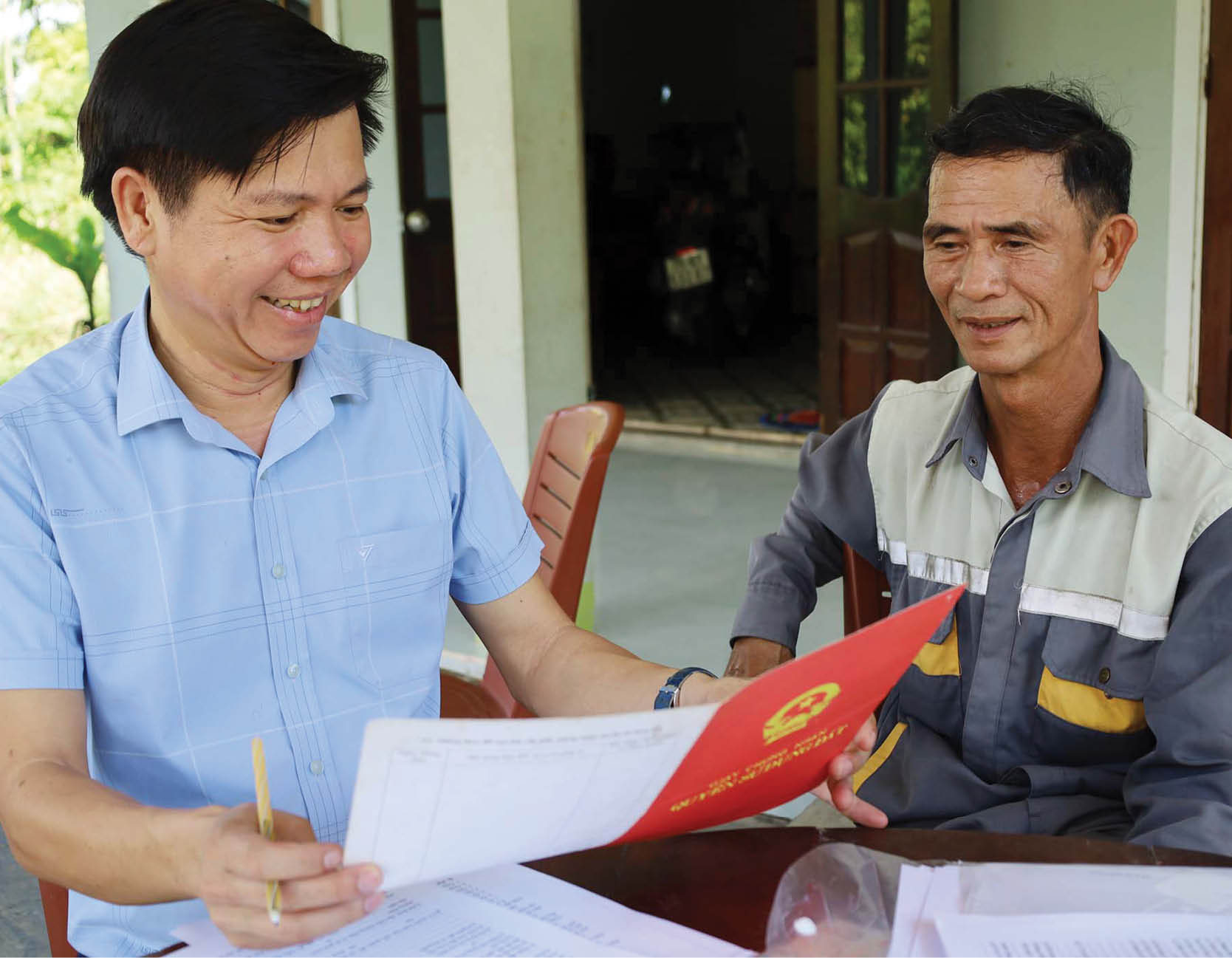 Sớm đưa người dân đến nơi ở mới an toàn