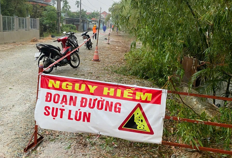 Một số đoạn ven sông Bồ xuất hiện dấu hiệu sạt lở nghiêm trọng