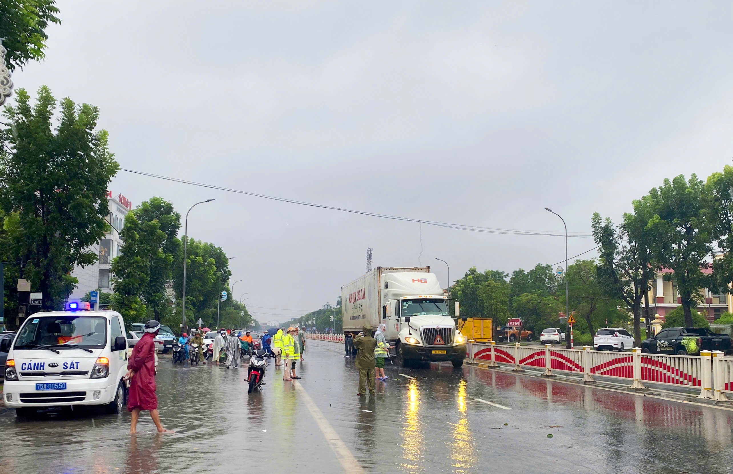 Điều tiết giao thông trên tuyến Quốc lộ 1A qua phường Hương Trà