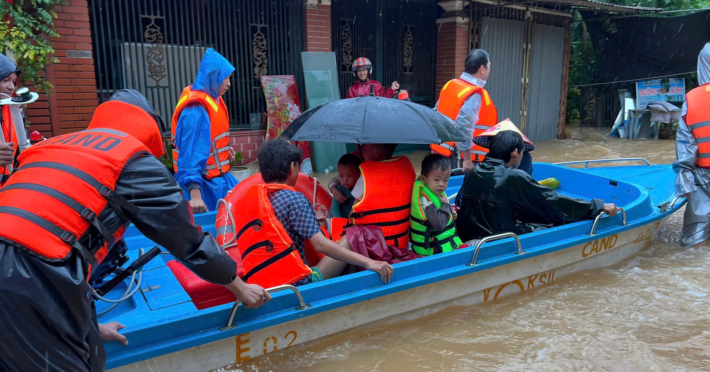 Ứng phó lũ đặc biệt lớn, cả hệ thống vào cuộc