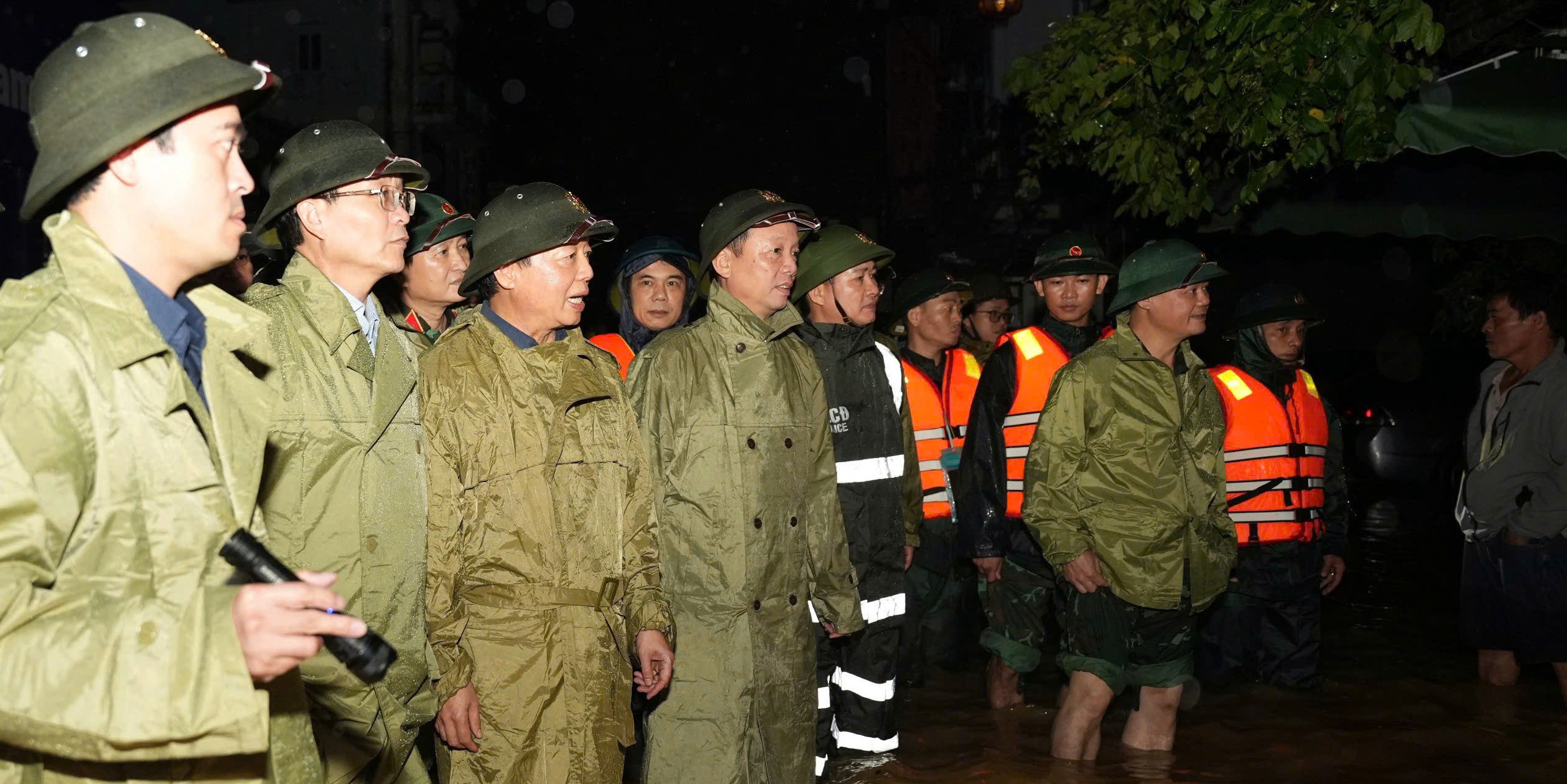 Tập trung cao nhất ứng phó mưa lũ lịch sử, bảo vệ an toàn cho người dân