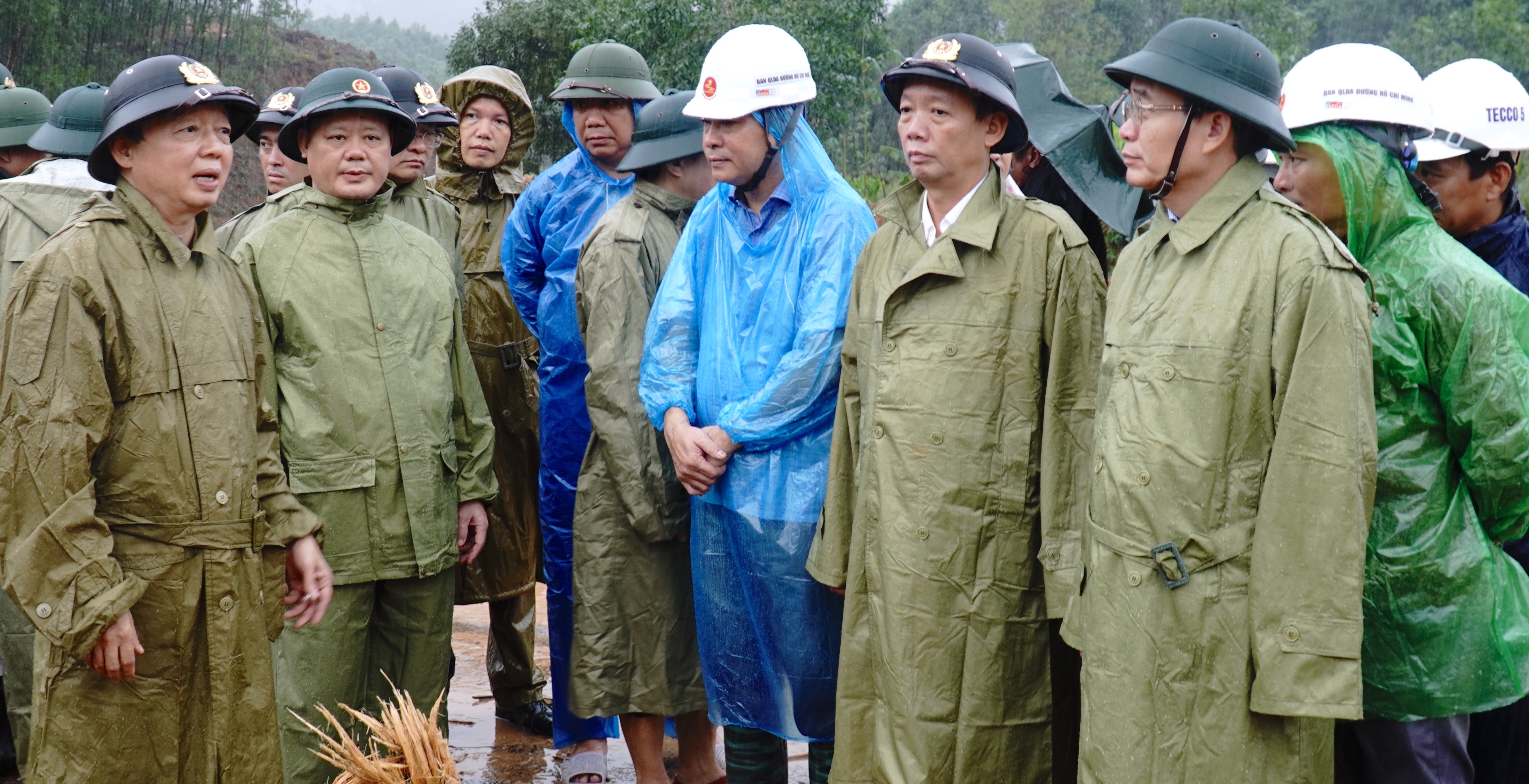 Phó Thủ tướng Trần Hồng Hà chỉ đạo khắc phục sạt lở tuyến cao tốc La Sơn - Hòa Liên