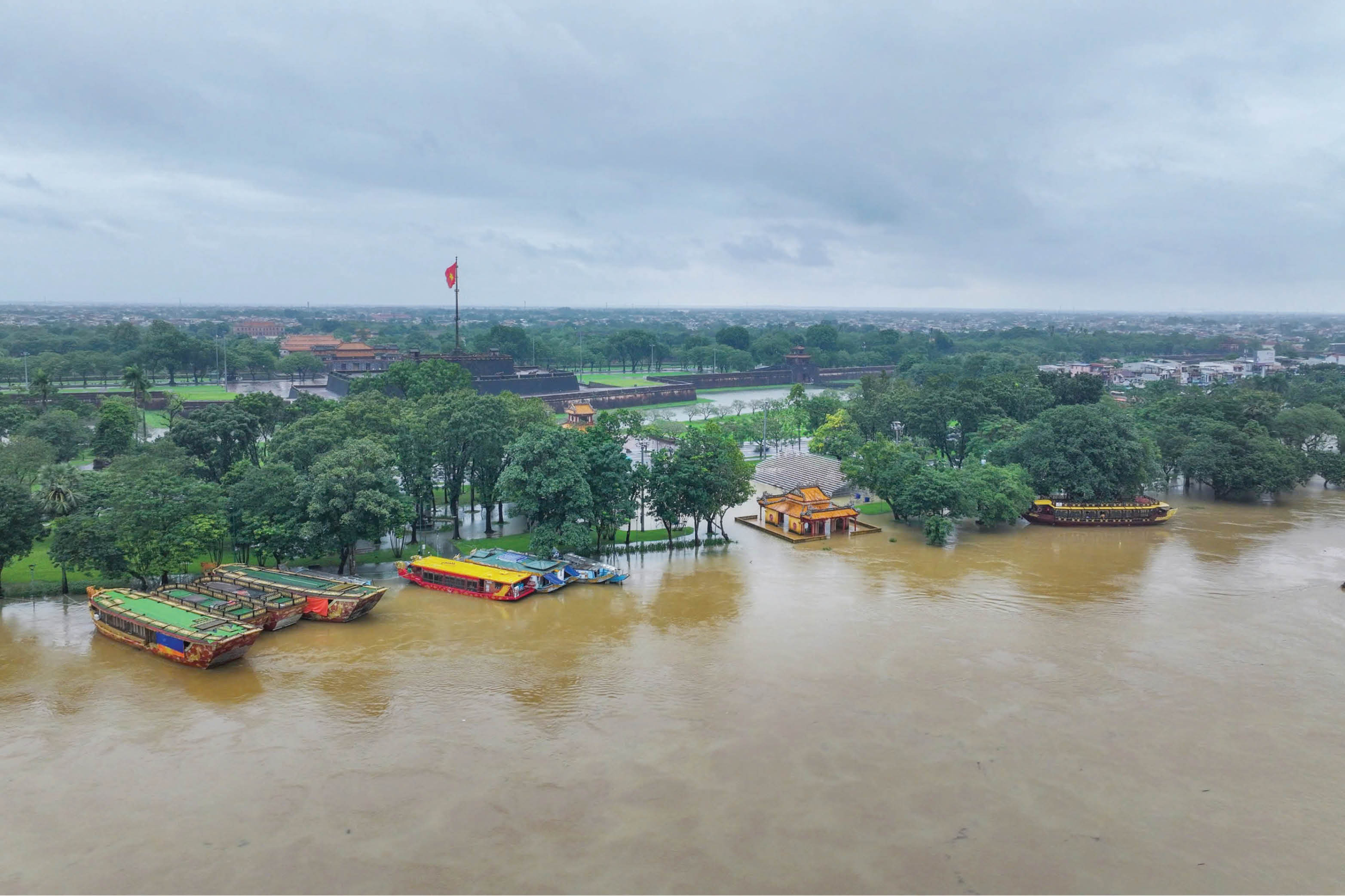 Huế Mùa lũ - Mùa yêu thương, chia sẻ
