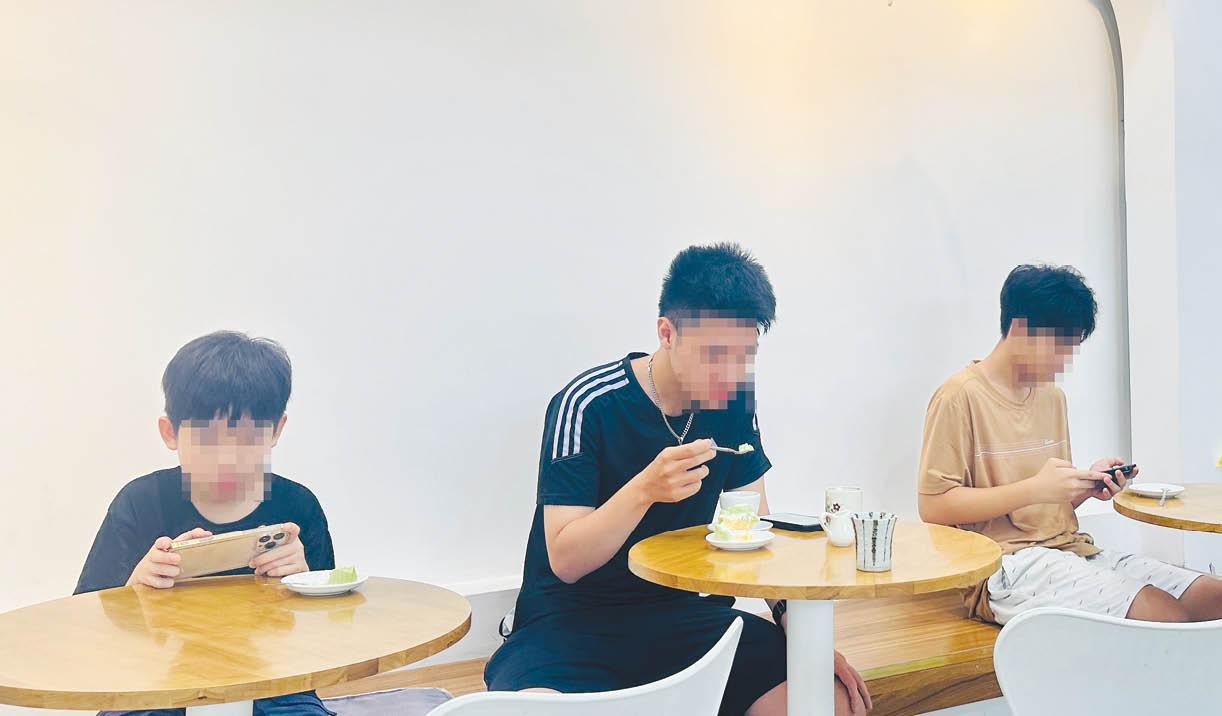 Nghiện mạng xã hội ở học sinh - vấn đề cần được quan tâm