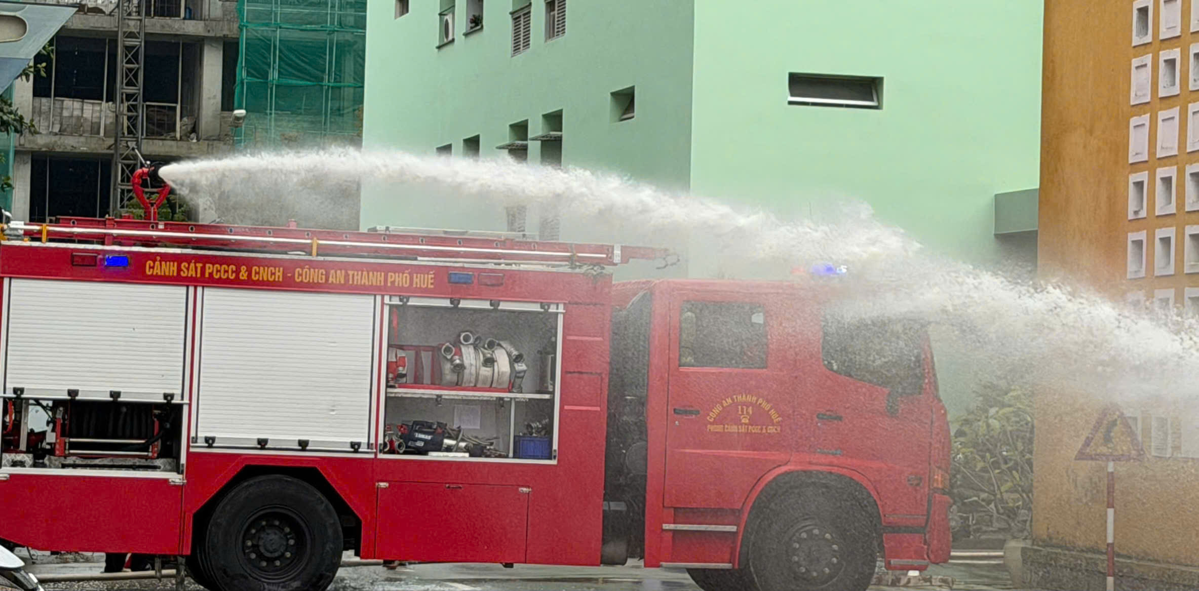 Tăng cường khử khuẩn, khuyến cáo người dân chủ động phòng dịch