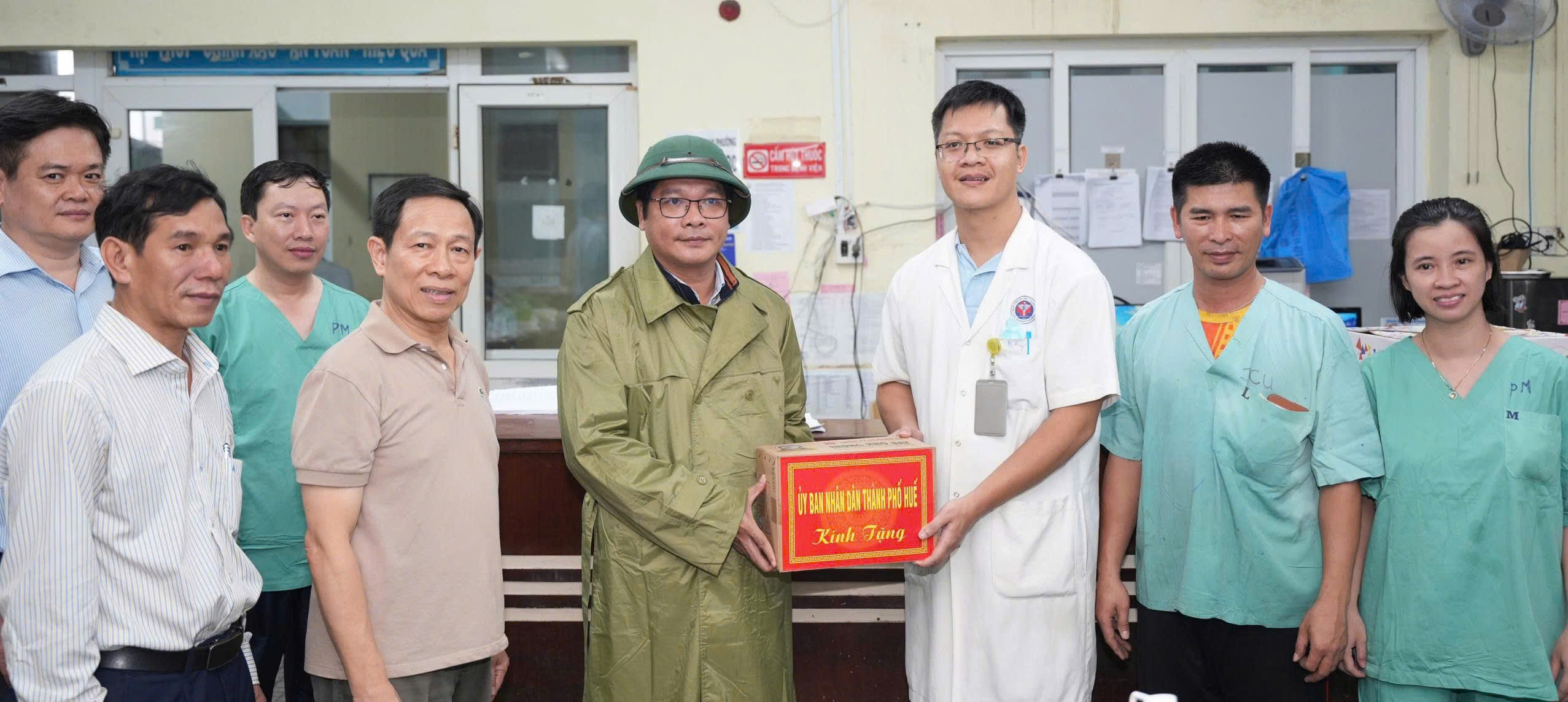 Tổ chức tiêu độc khử trùng, xử lý rác thải y tế đúng quy định, không để phát sinh dịch bệnh