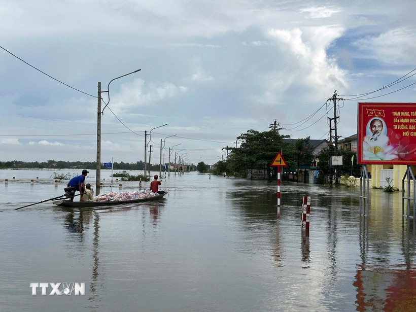 Thủ tướng Khắc phục nhanh hậu quả mưa lũ ở Trung Bộ, sớm ổn định đời sống