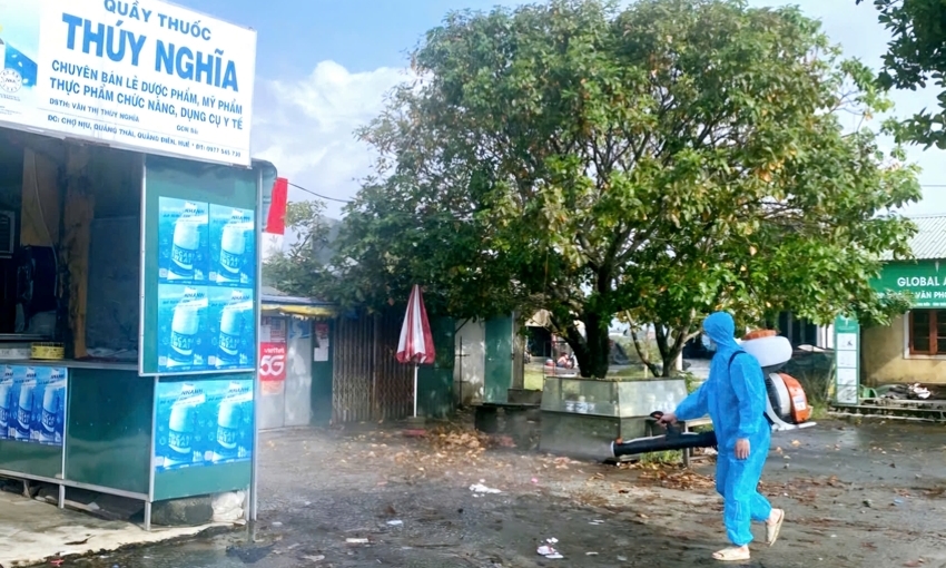 Ngành Y tế huy động tổng lực khử khuẩn tại trường học, chợ sau lũ đề phòng phát sinh dịch bệnh