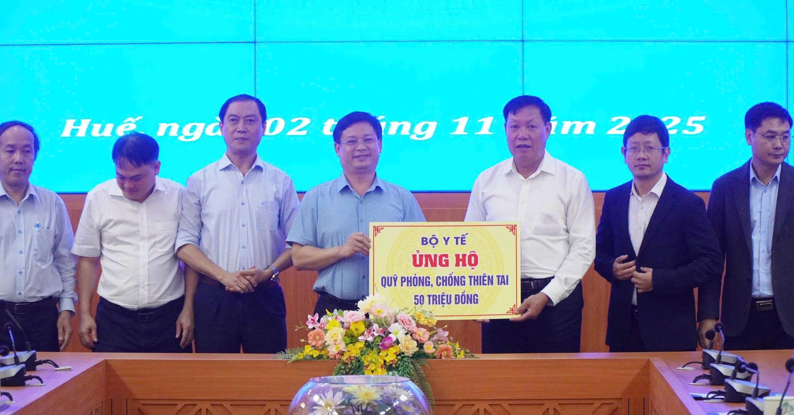 Ngành y tế chủ động ứng phó, đảm bảo khám chữa bệnh và vệ sinh môi trường sau lũ