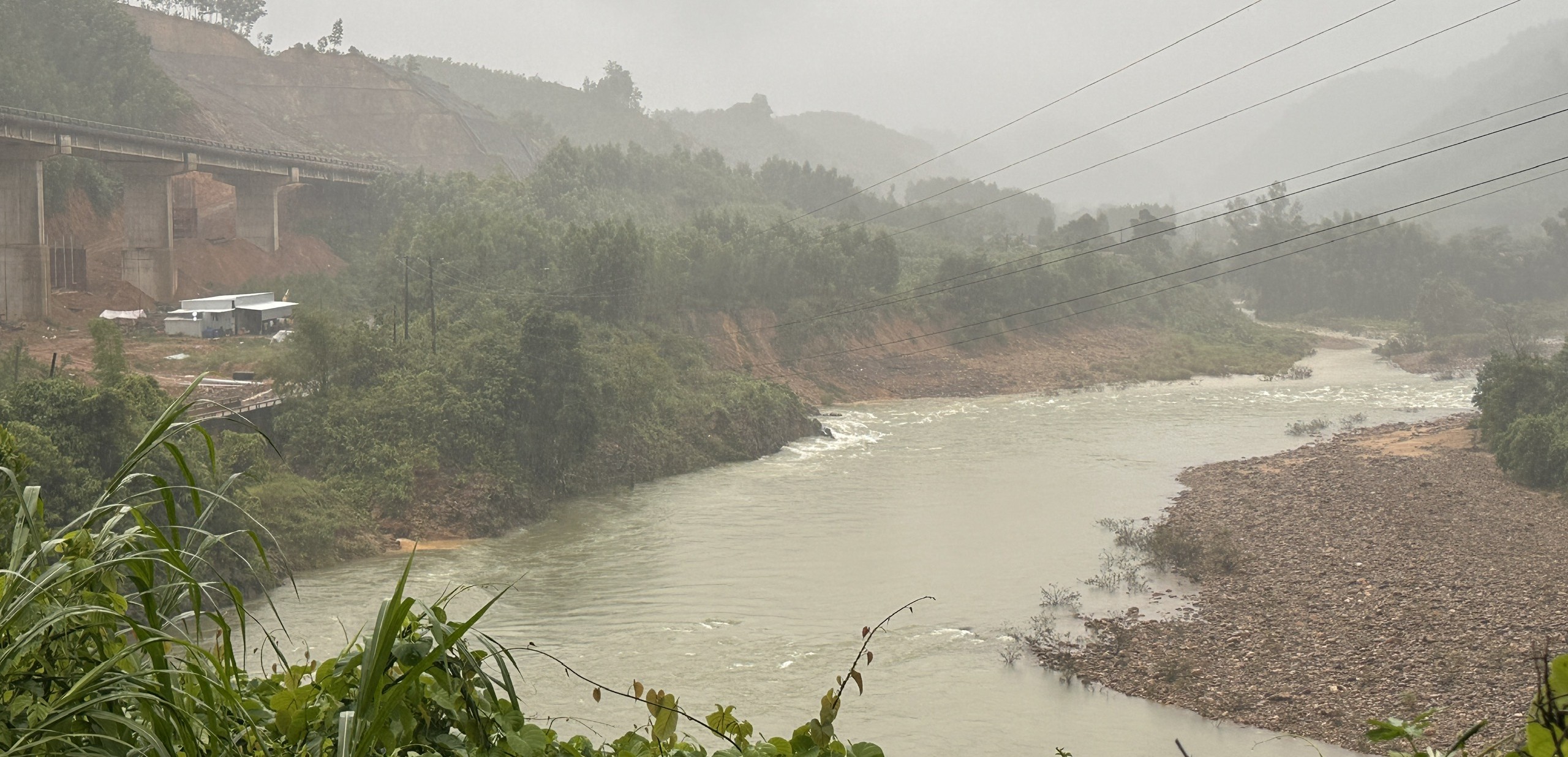 Cảnh báo mưa lũ toàn thành phố