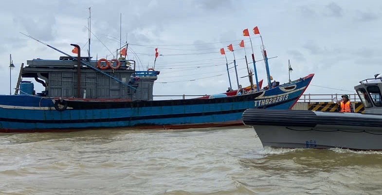 Tin bão gần biển Đông cơn bão KALMAEGI