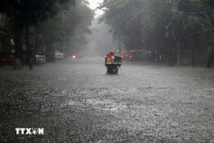 Bão Kalmaegi tăng cấp, hướng về khu vực giữa Biển Đông