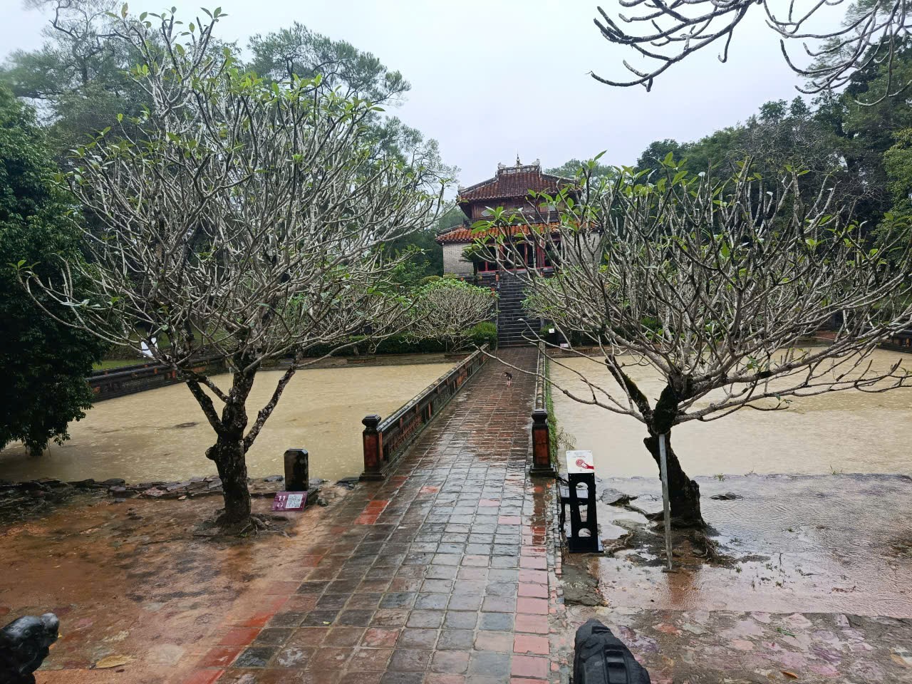 Huế tạm ngừng đón khách tại các điểm di tích do mưa lũ trở lại