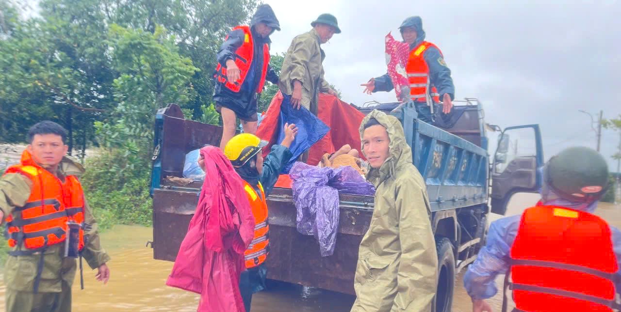 Di chuyển 1 135 hộ 3 121 nhân khẩu đến nơi an toàn