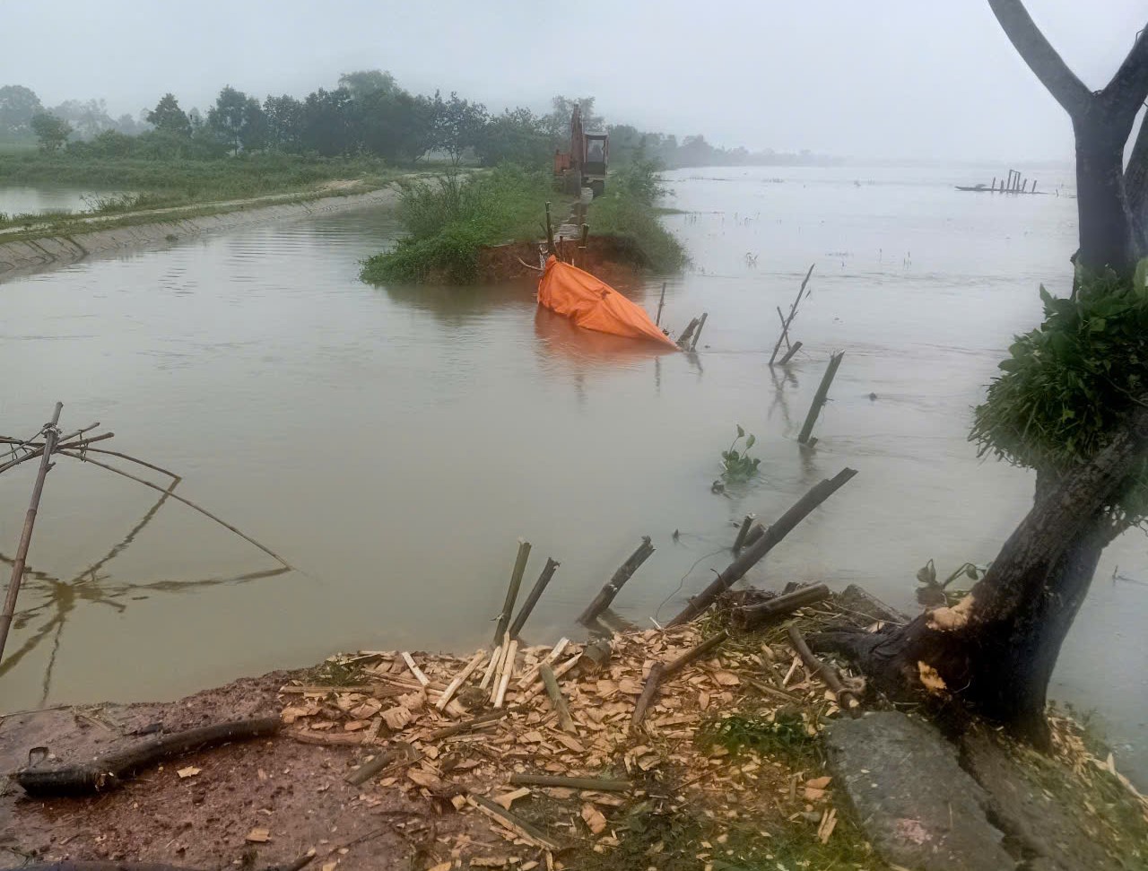 Nhiều công trình thủy lợi, diện tích sản xuất nông nghiệp bị hư hỏng, mất trắng