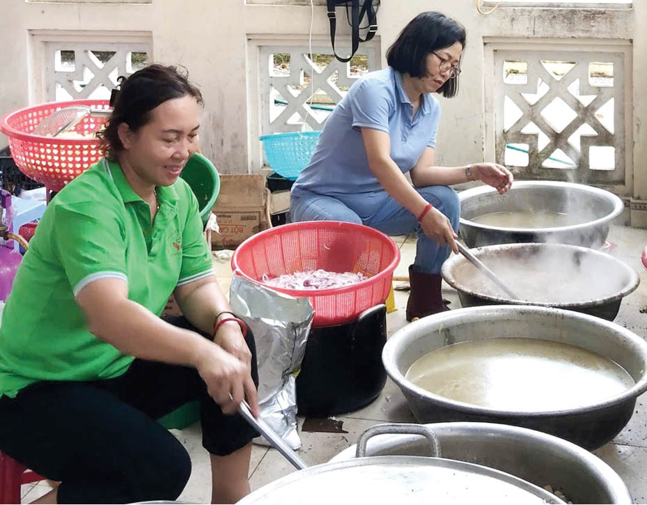 Nghĩa tình trong những ngày nước dữ