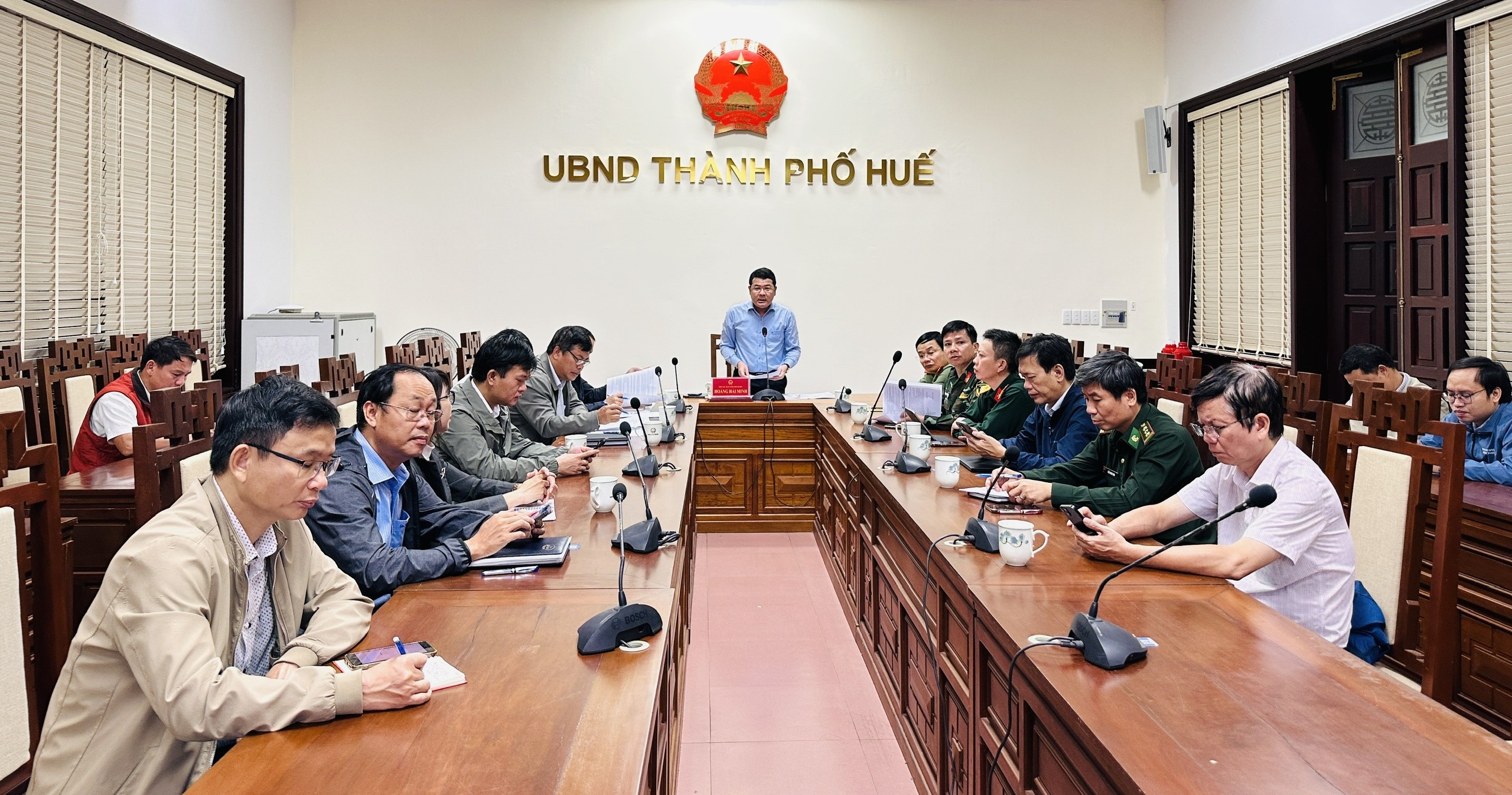 Chủ động, khẩn trương ứng phó với bão số 13