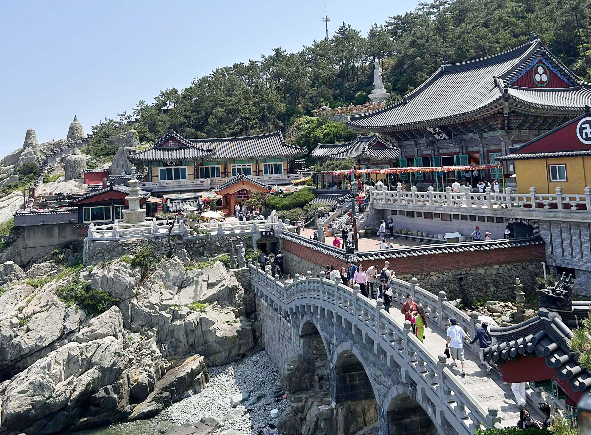 Thăm Haedong Yonggungsa - ngôi chùa Hàn có truyền thuyết tương đồng chùa Thiên Mụ