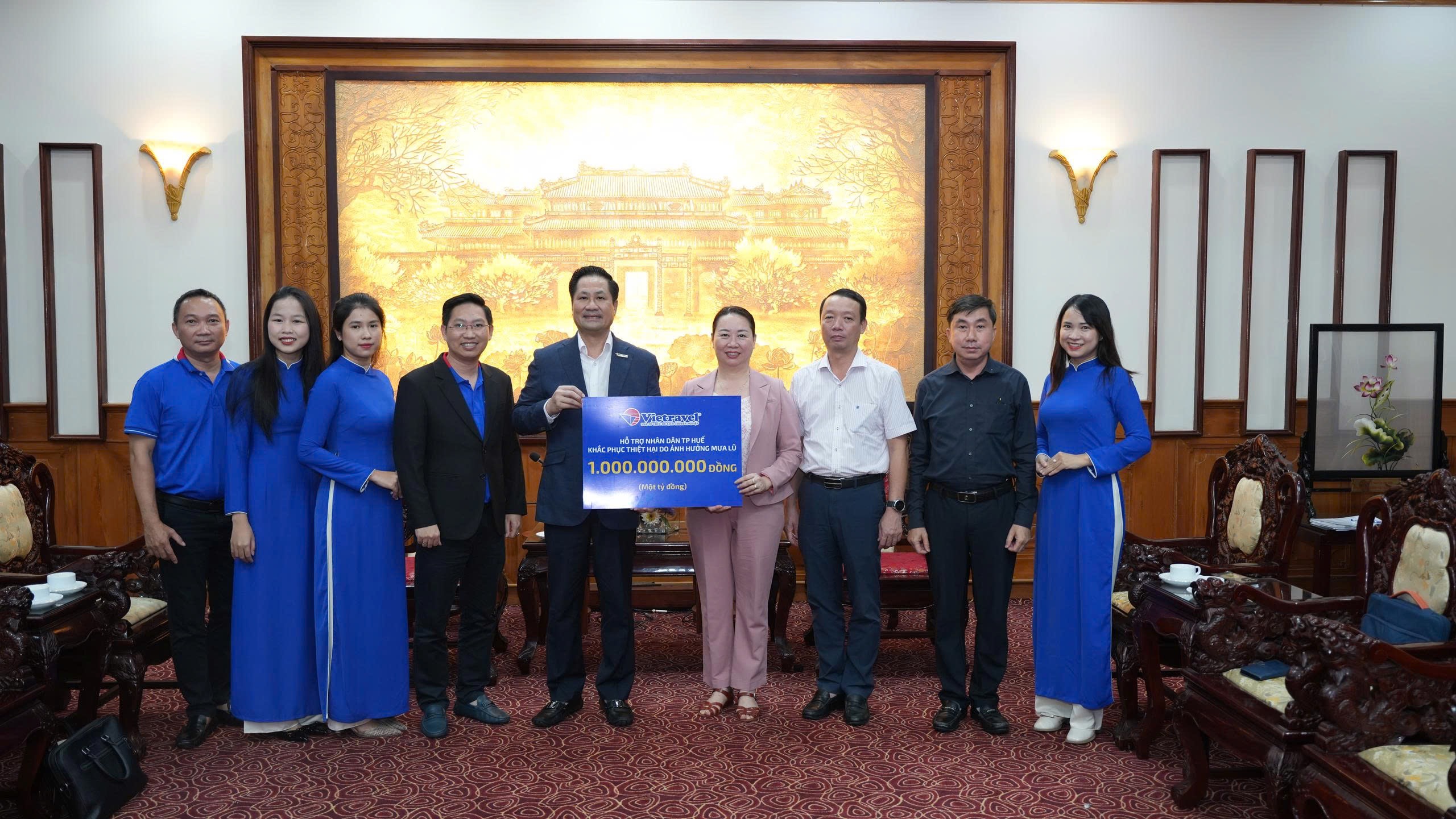 Công ty Vietravel hỗ trợ 1 tỷ đồng giúp thành phố Huế khắc phục hậu quả mưa lũ
